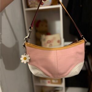 Vintage Coach pino white Signature
Small Handbag Purse